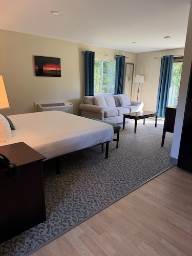 Sun & Ski Inn And Suites