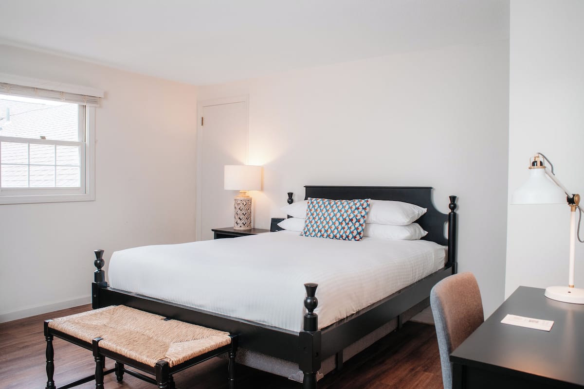 Habitación Deluxe, 1 cama Queen size | 1 habitación, tabla de planchar con plancha y cunas gratuitas