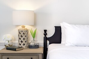 1 habitación, tabla de planchar con plancha y cunas gratuitas 