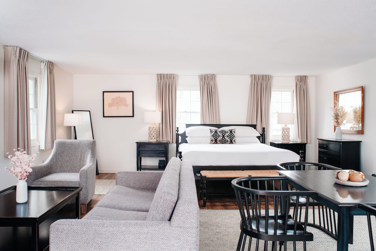 Suite Deluxe, 1 cama King size | 1 habitación, tabla de planchar con plancha y cunas gratuitas