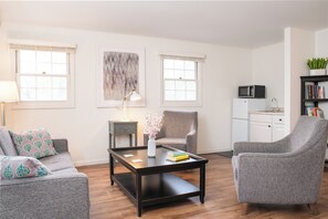 Signature-Suite, 1 King-Bett | Bügeleisen/Bügelbrett, kostenlose Babybetten, kostenloses WLAN