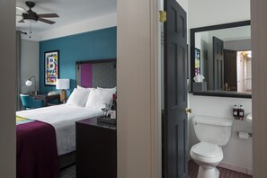 Standard Room, 1 Queen Bed | 1 bedroom, premium bedding, minibar, in-room safe