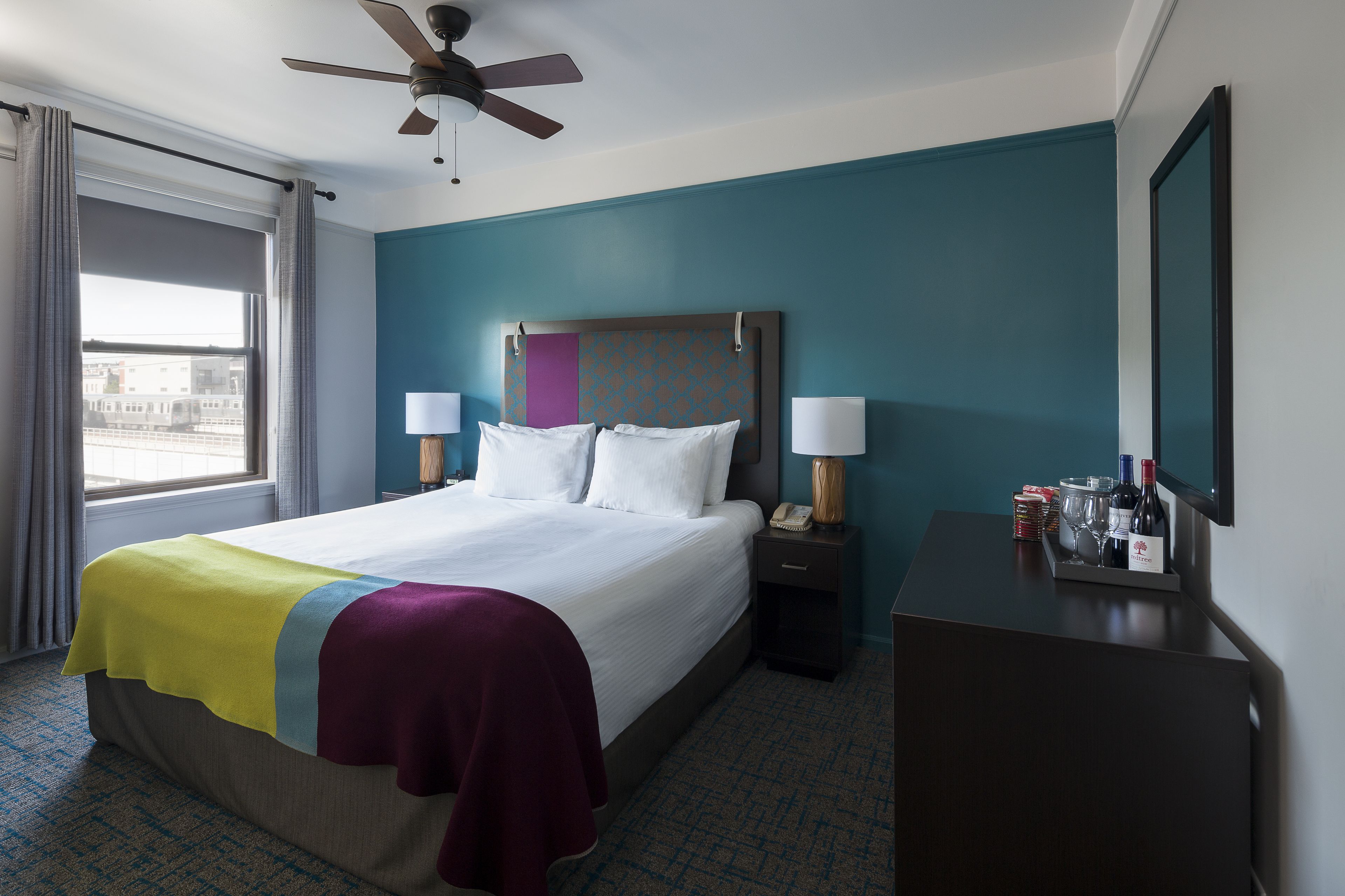 suite, 1 king bed | 1 bedroom, premium bedding, minibar, in-room safe