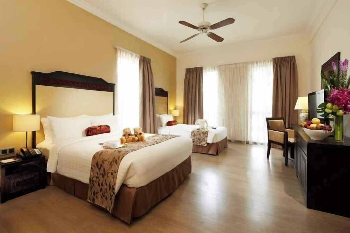 1 bedroom, premium bedding, in-room safe, desk