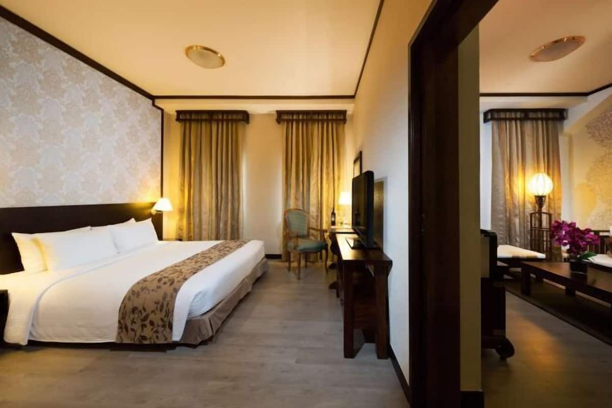 1 bedroom, premium bedding, in-room safe, desk