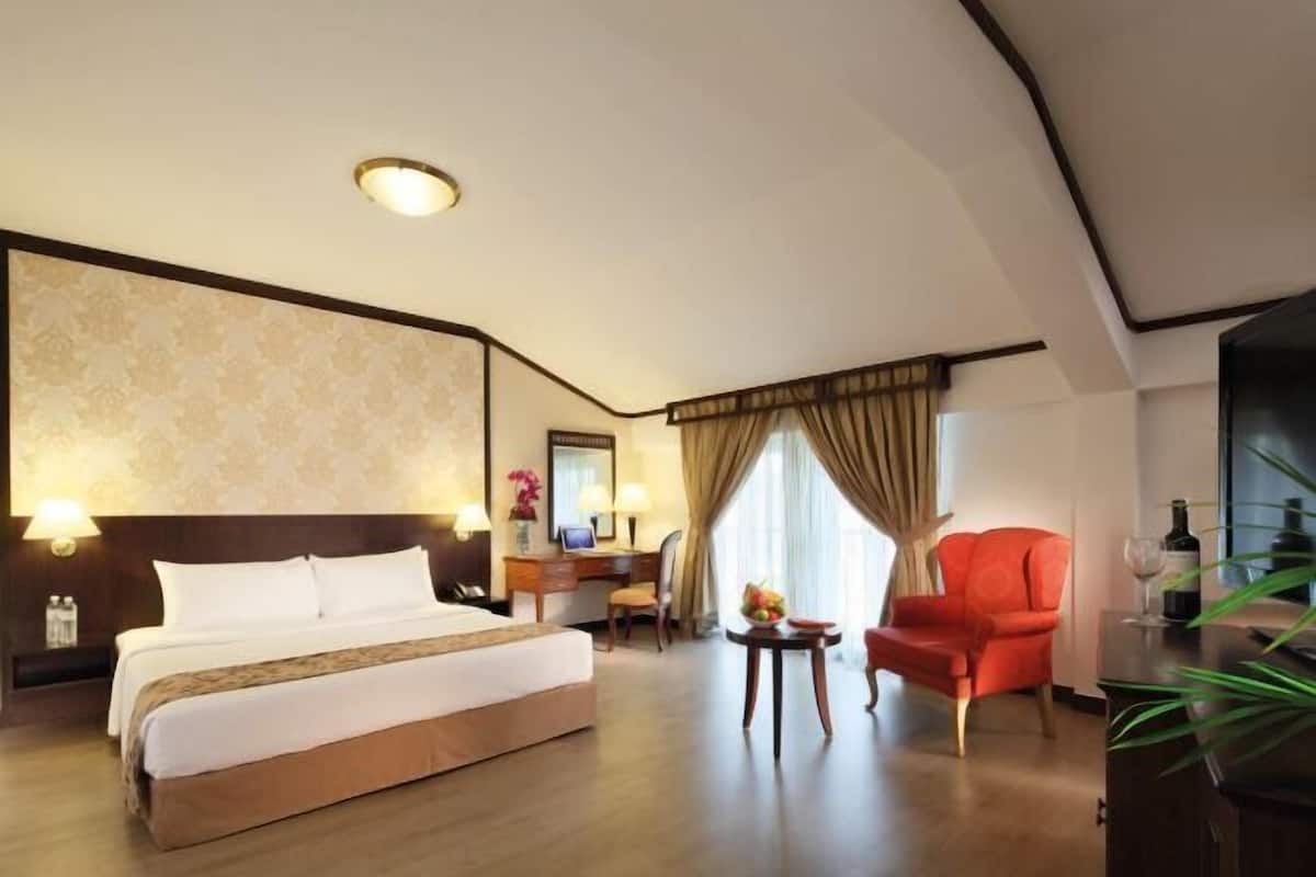 1 bedroom, premium bedding, in-room safe, desk