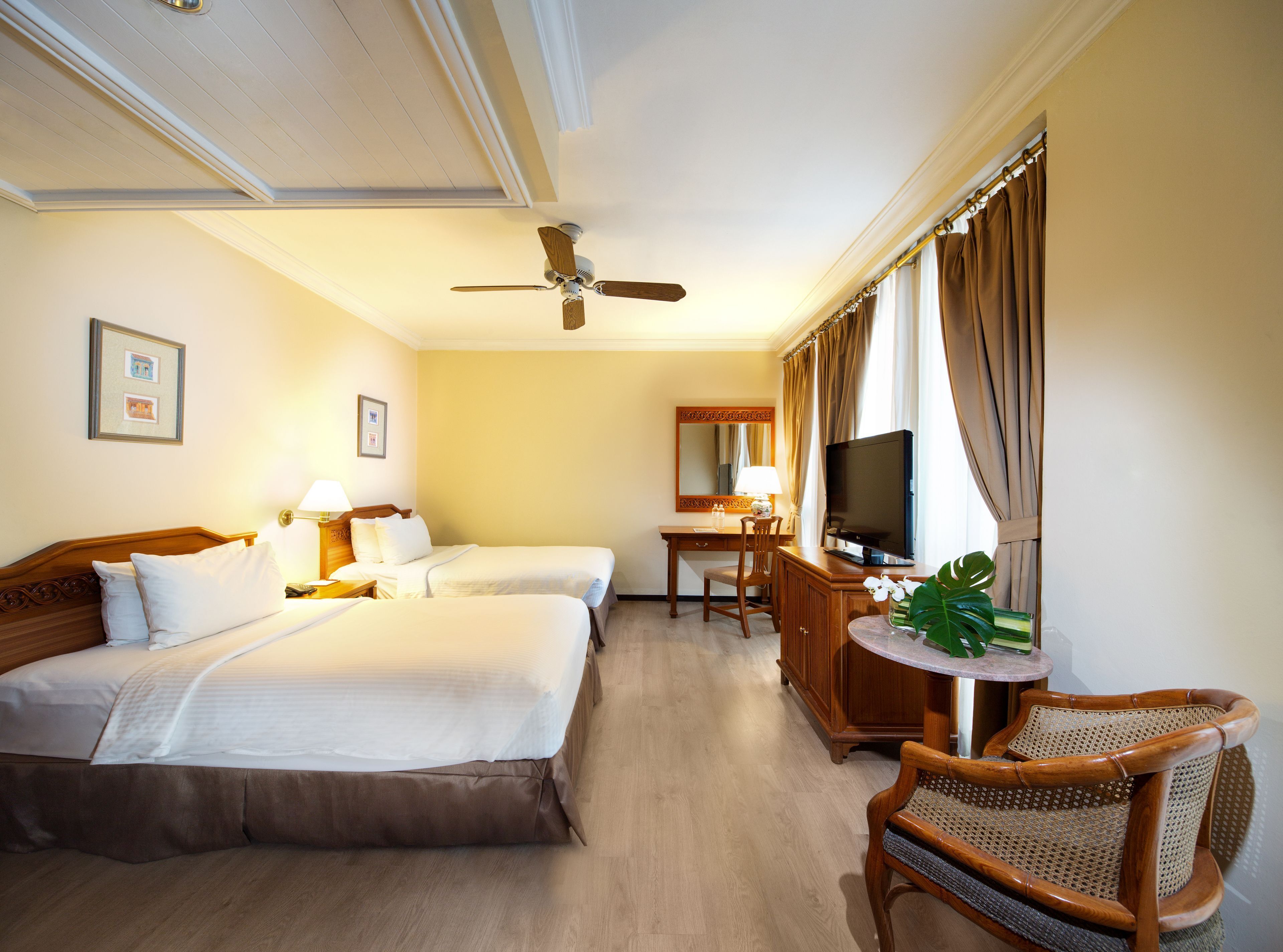 Premium bedding, in-room safe, desk, laptop workspace