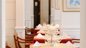 Daily buffet breakfast (SGD 29.98 per person)