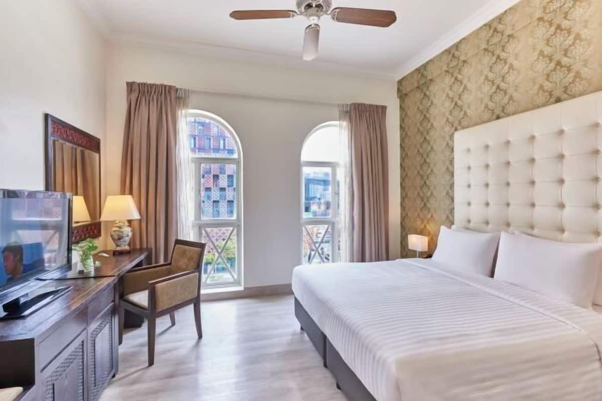 1 bedroom, premium bedding, in-room safe, desk