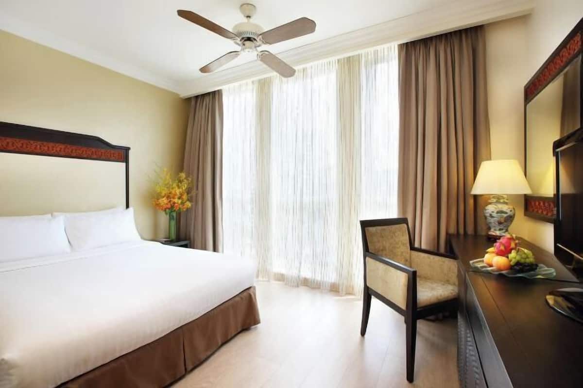 1 bedroom, premium bedding, in-room safe, desk