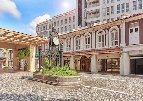 Fachada de la propiedad. Village Hotel Albert Court by Far East Hospitality