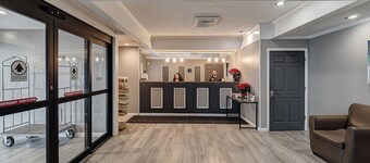 Eastlake Suites Hotel & Conference Center By OYO Urbana