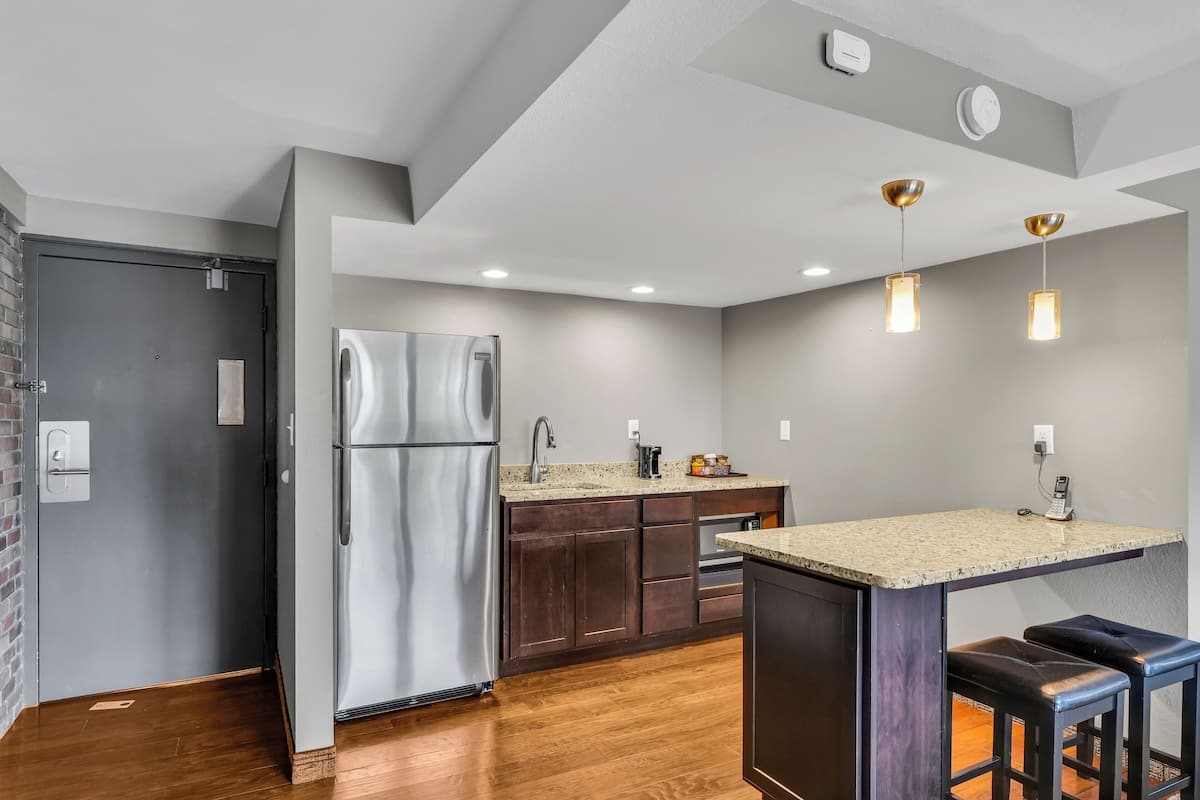 honeymoon suite | 1 bedroom, premium bedding, down duvets, pillow-top beds