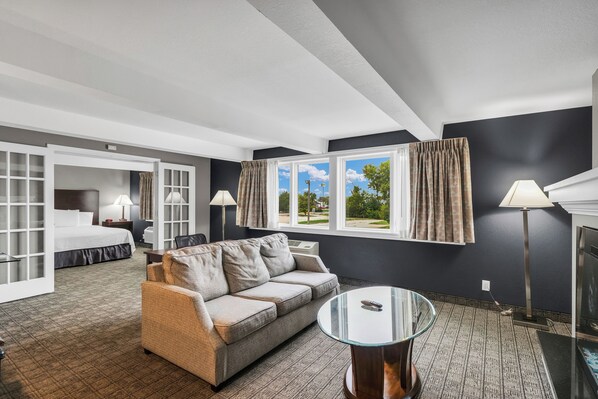 Honeymoon Suite | Premium bedding, down duvets, pillow-top beds, in-room safe