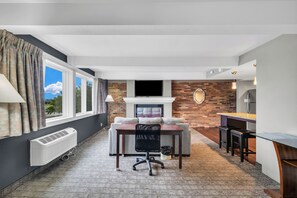 Honeymoon Suite | 1 bedroom, premium bedding, down comforters, pillowtop beds