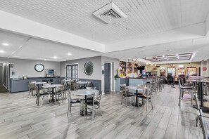 Tägliches inbegriffenes kontinentales Frühstück