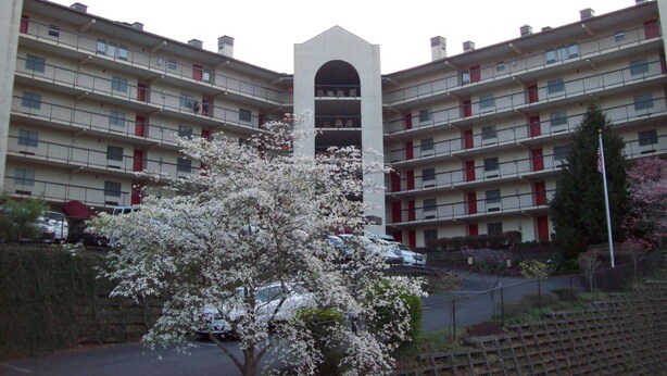 A multi-story apartment building with a central archway. - Gatlinburg Chateau Rentals (Gatlinburg)