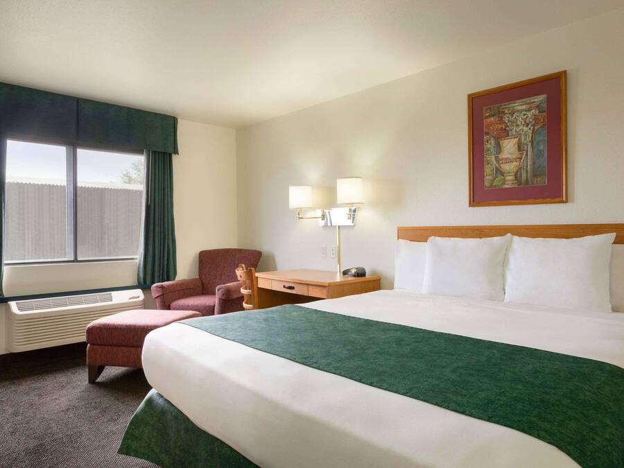 Desk, iron/ironing board, free cots/infant beds, free WiFi