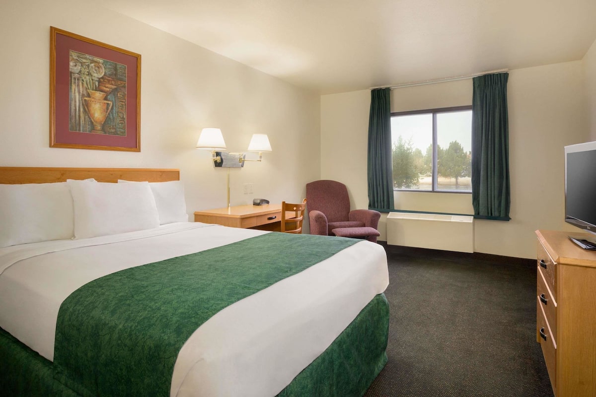 Desk, iron/ironing board, free cots/infant beds, free WiFi