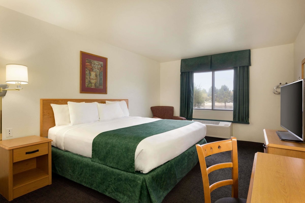 Desk, iron/ironing board, free cots/infant beds, free WiFi
