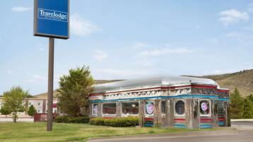 朝食 (オーダー形式)、毎日提供 (有料)