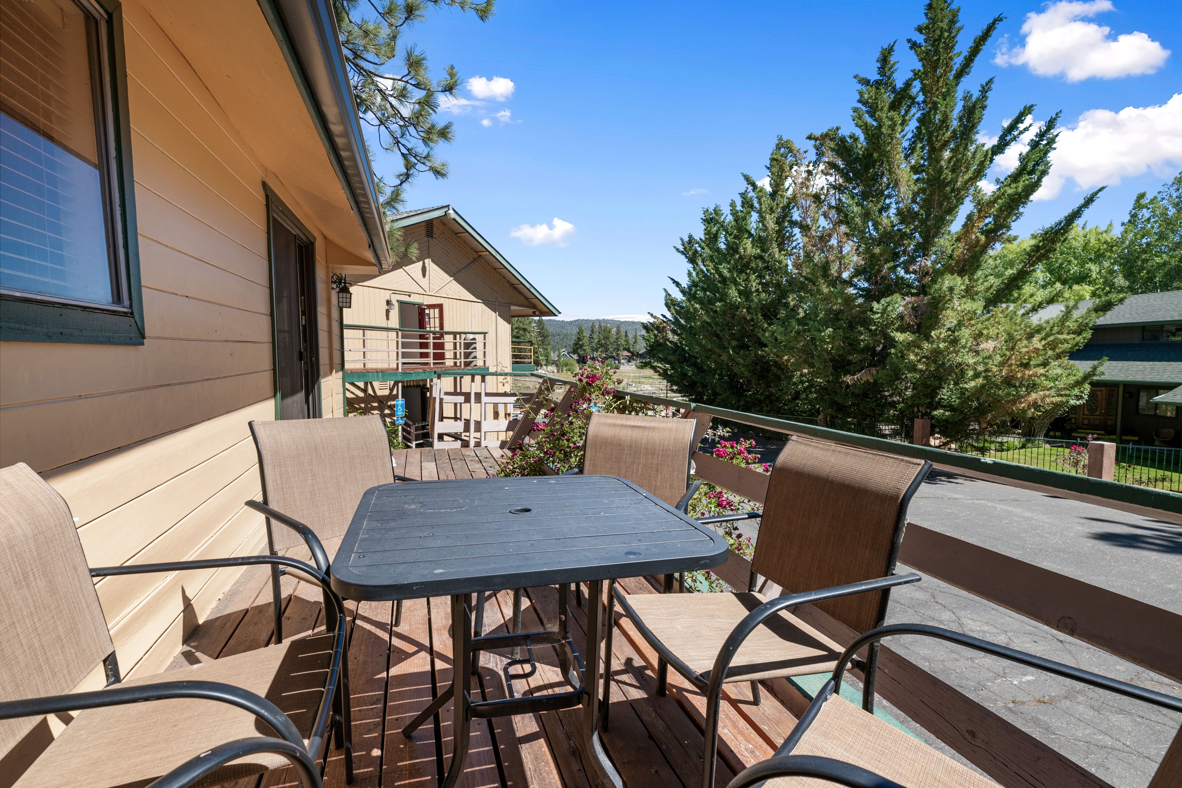 Baita a due piani | Vista balcone