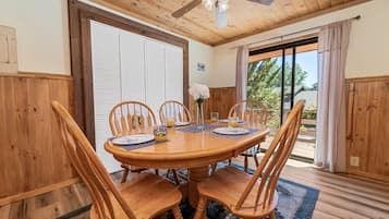 2 Story Cabin | In-room dining