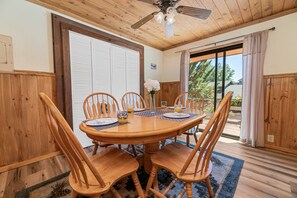 In-room dining - Big Bear Lakefront Lodge (Big Bear Lake)