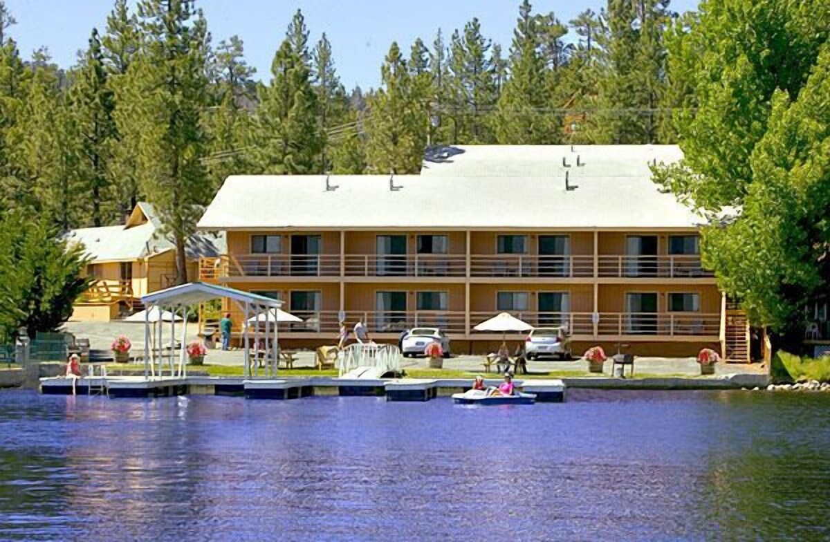 Big Bear Lakefront Lodge Reviews, Deals & Photos 2023 - Expedia