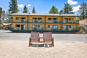 Exterior - Big Bear Lakefront Lodge (Big Bear Lake)