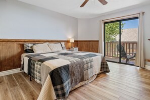 Standard Room, 1 King Bed, Fireplace (Kitchen) | Individually decorated, individually furnished, blackout drapes - Big Bear Lakefront Lodge (Big Bear Lake)