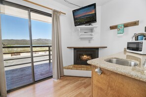 Standard Room, 1 King Bed, Fireplace, Lake View | Private kitchen | Microwave, coffee/tea maker