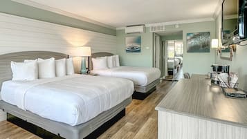 Quarto, 2 camas Queen, geladeira e micro-ondas | 1 quarto, cofres nos quartos, escrivaninha, cortinas blackout