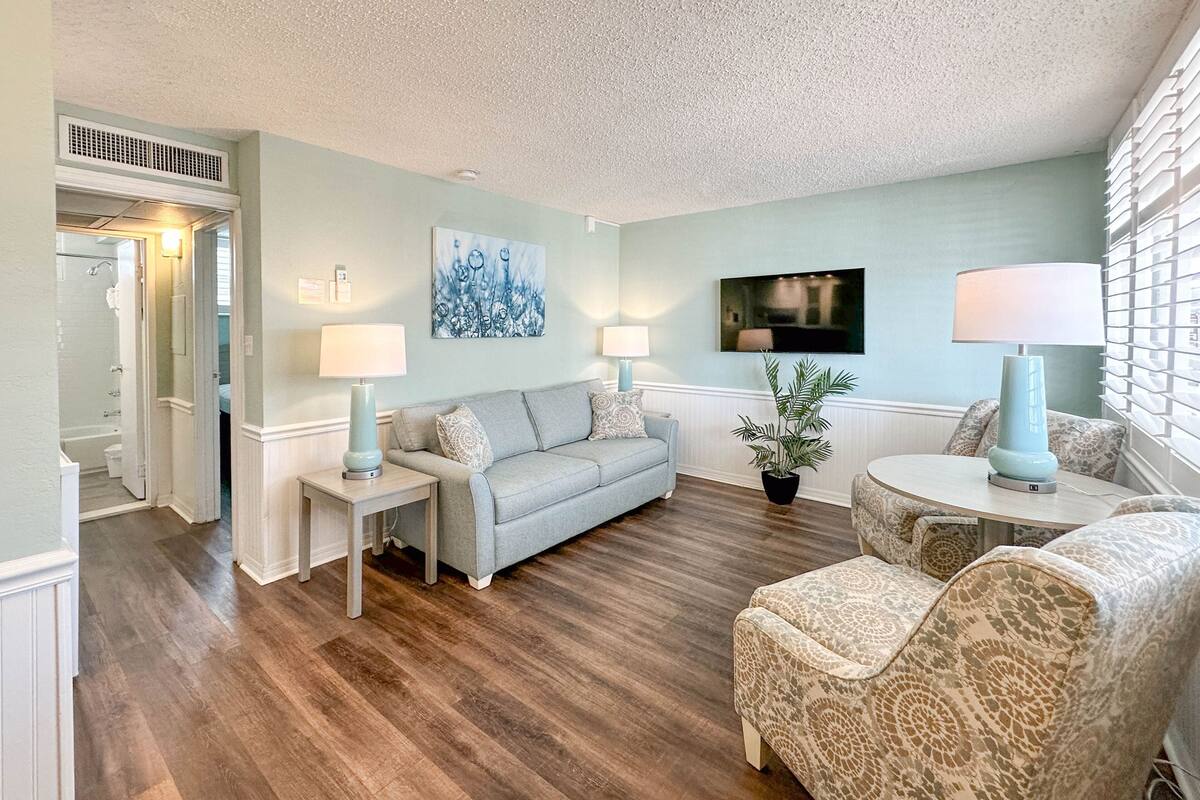 1 bedroom, in-room safe, desk, blackout curtains