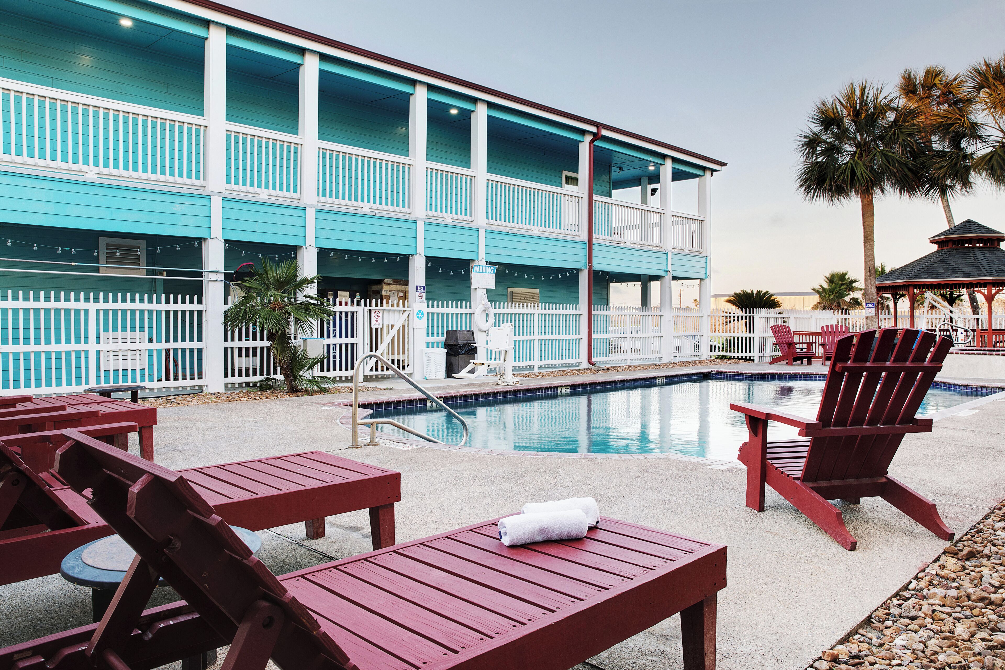 outdoor pool, pool loungers