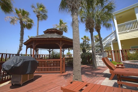 Terrace/patio. Plantation Suites & Conference Center