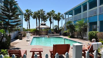 Outdoor pool, sun loungers