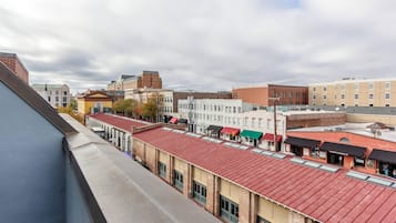 Suite, para no fumadores (2 Double Beds) | Ropa de cama de alta calidad y caja de seguridad en la habitación