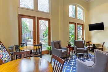 Hotel entrance and lobby at Church Street Inn Historic Charleston, Ascend Collection Hotel