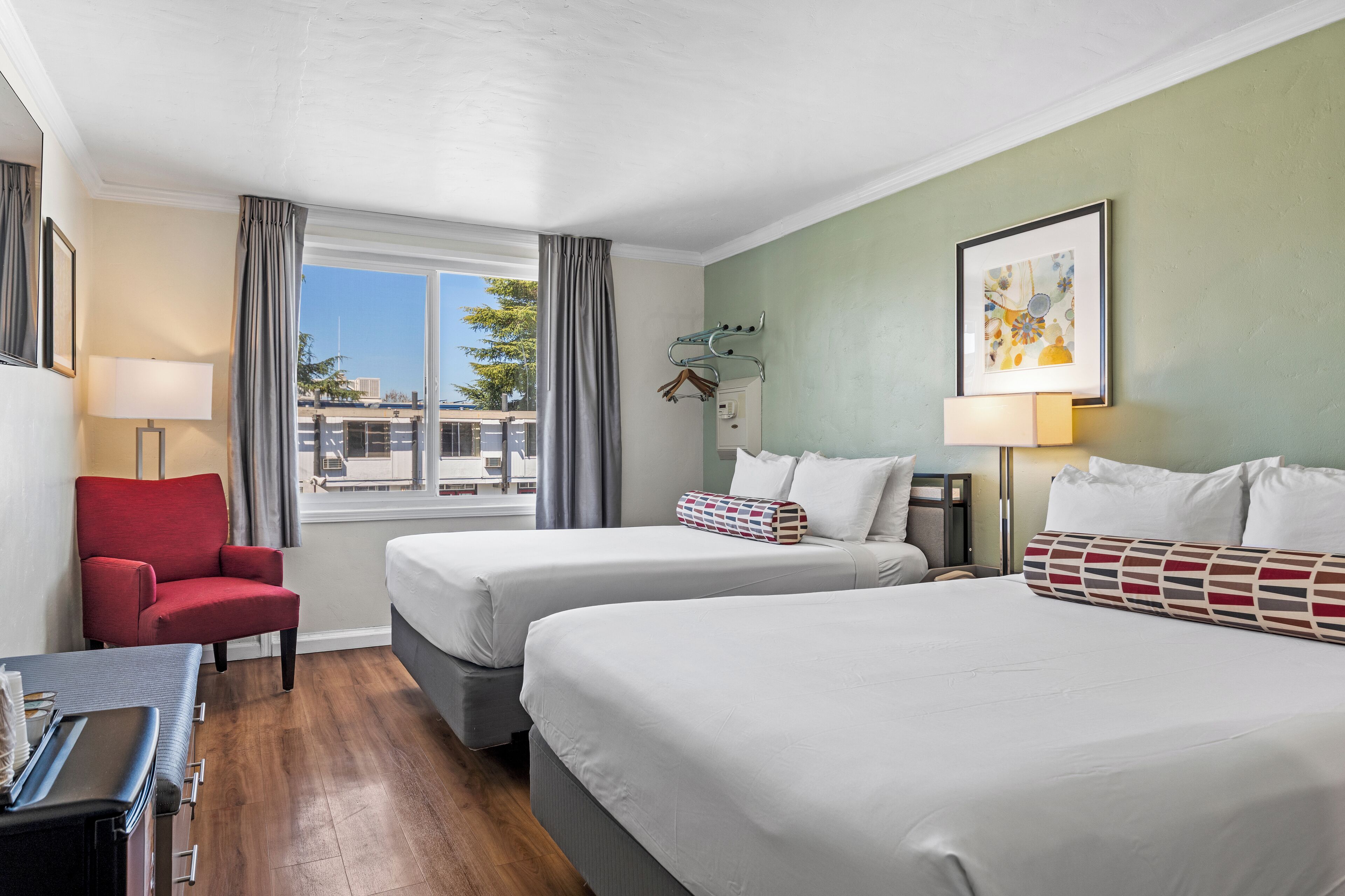 Superior-Zimmer, 2 Queen-Betten | Hochwertige Bettwaren, Daunenbettdecken, Schreibtisch