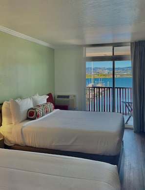 Superior-Zimmer, 2 Queen-Betten, Blick auf den Jachthafen