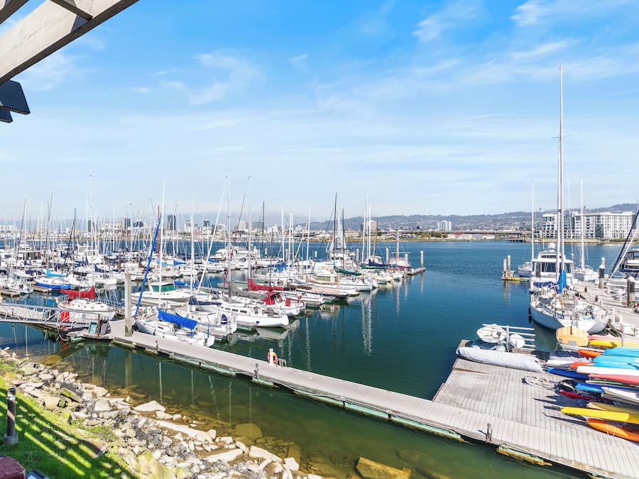 Sengetøy av topp kvalitet, dundyner, skrivebord og strykejern/-brett