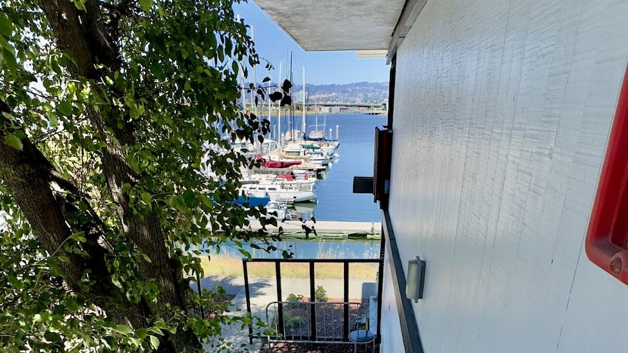 Marina Village Inn