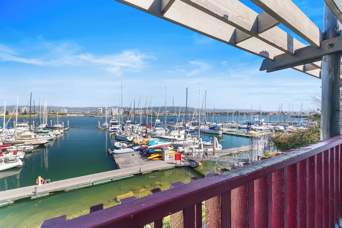 Hochwertige Bettwaren, Daunenbettdecken, Schreibtisch