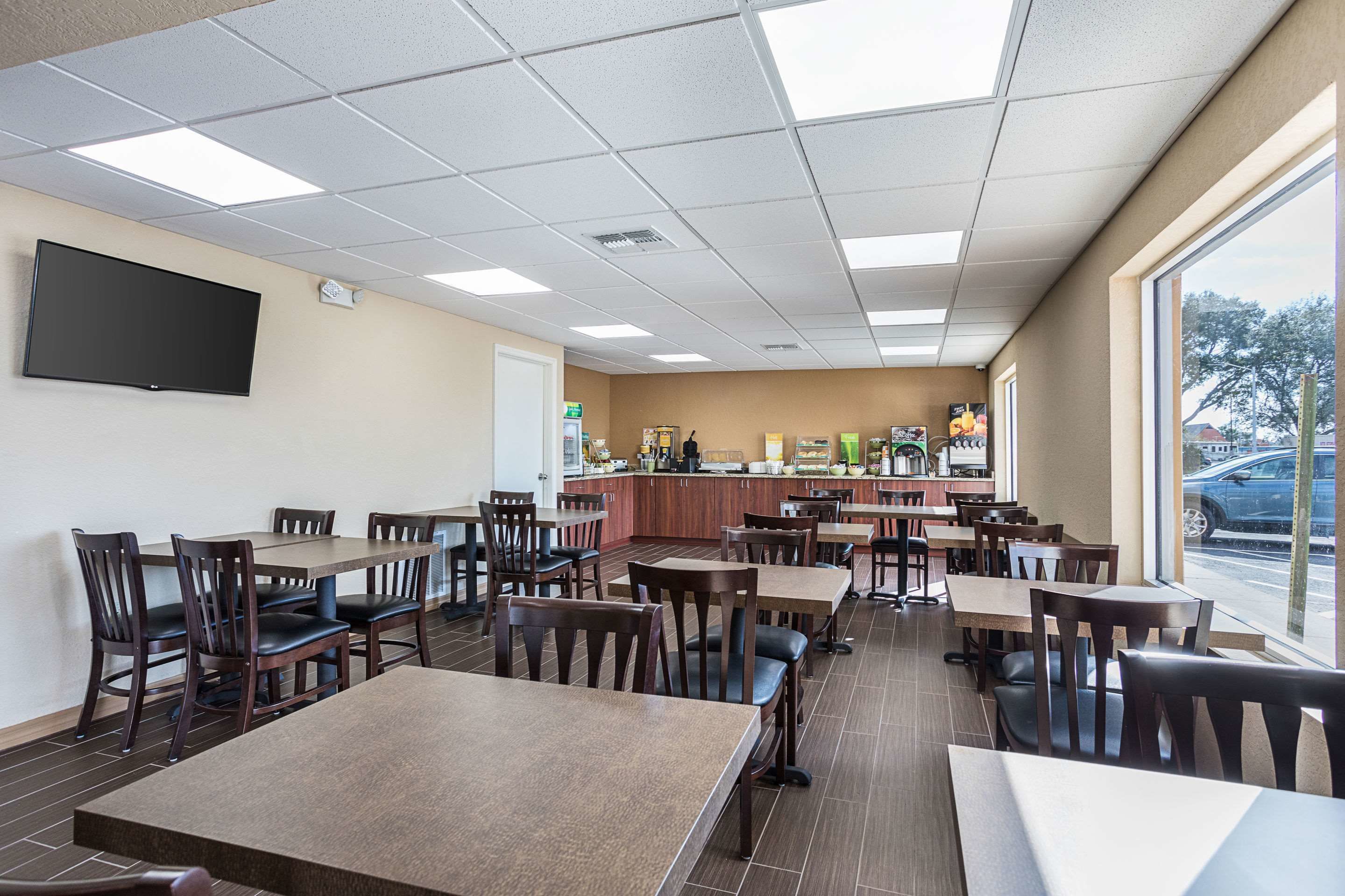 free daily continental breakfast