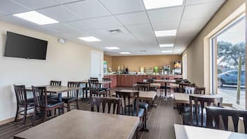 Free daily continental breakfast