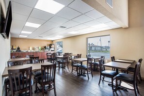 Free daily continental breakfast