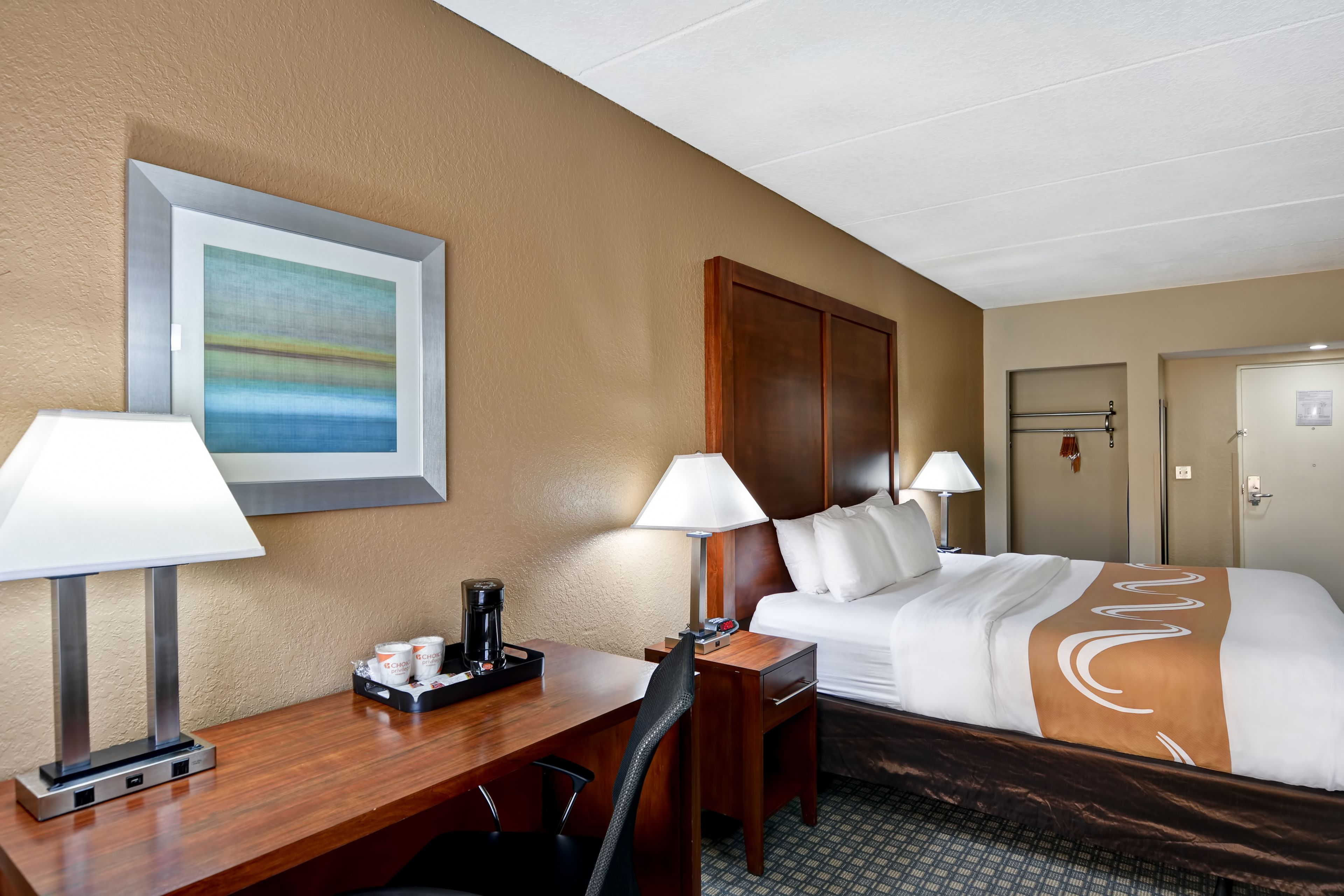 standard room, 1 king bed, non smoking | desk, iron/ironing board, free wifi, bed sheets