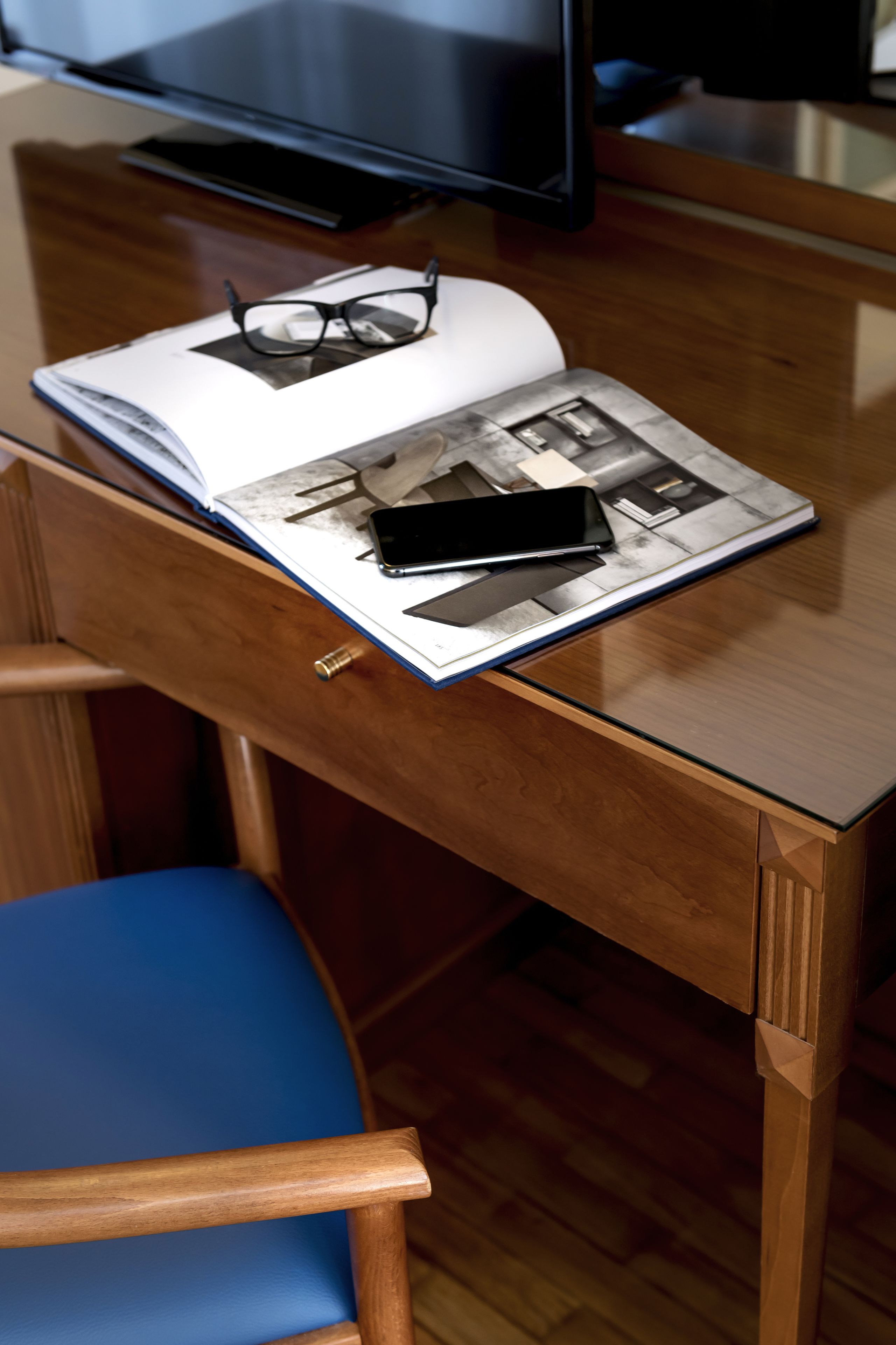 single room | 1 bedroom, minibar, in-room safe, desk