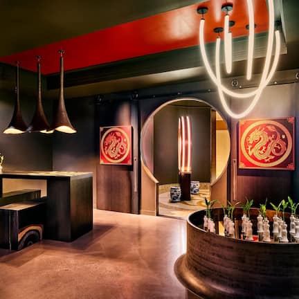 6 restaurants, breakfast, lunch, dinner served; American cuisine